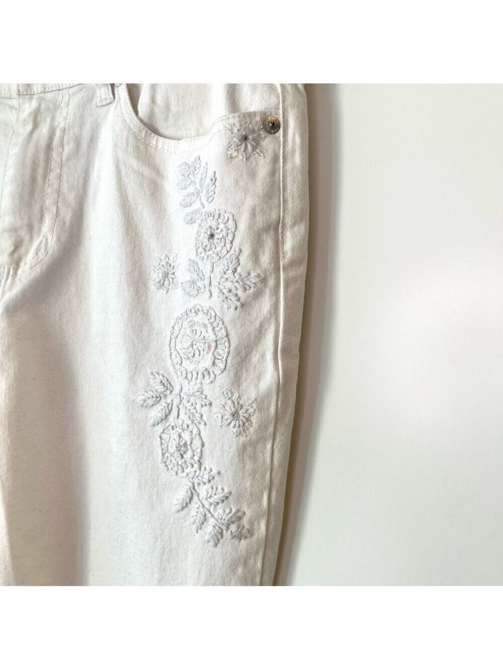 Australian brand Noni B White Jeans Embroidered Flowers Sequins Stretch Denim 10